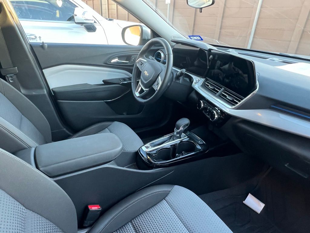 Thumbnail: 2024 Chevrolet Trax - 7