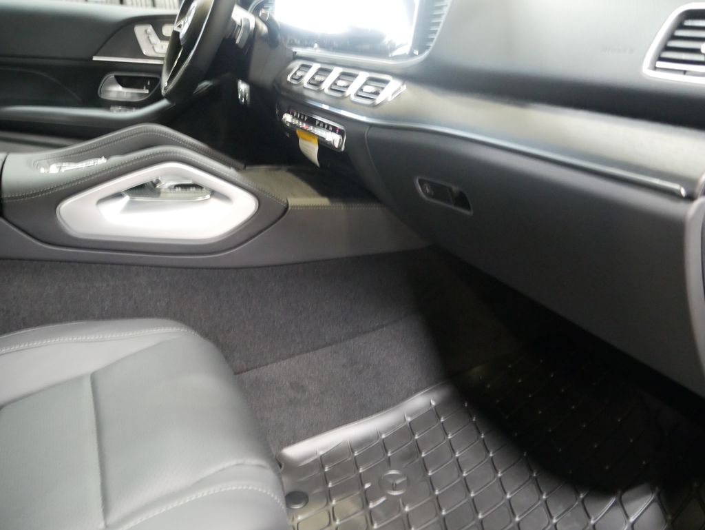 Thumbnail: 2026 Mercedes-Benz GLE - 31