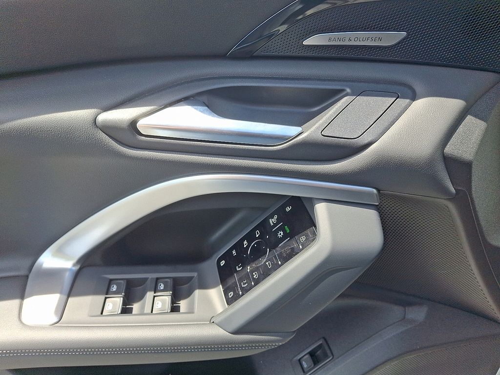 2025 Audi Q5 Premium 9