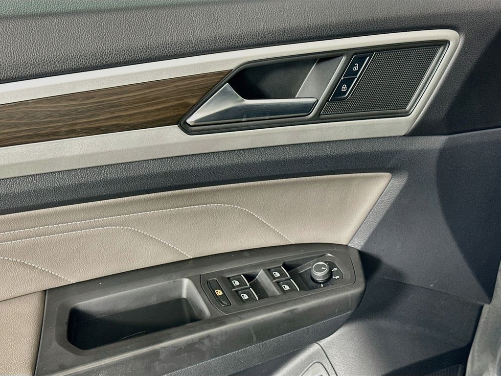 Thumbnail: 2022 Volkswagen Atlas - 17