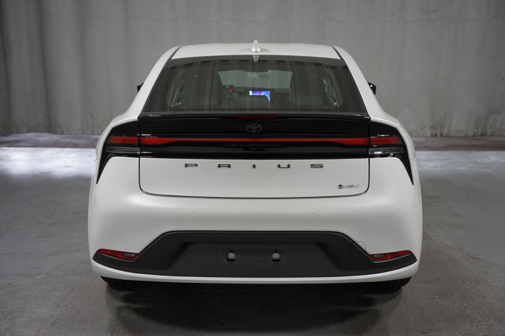 2025 Toyota Prius LE 7