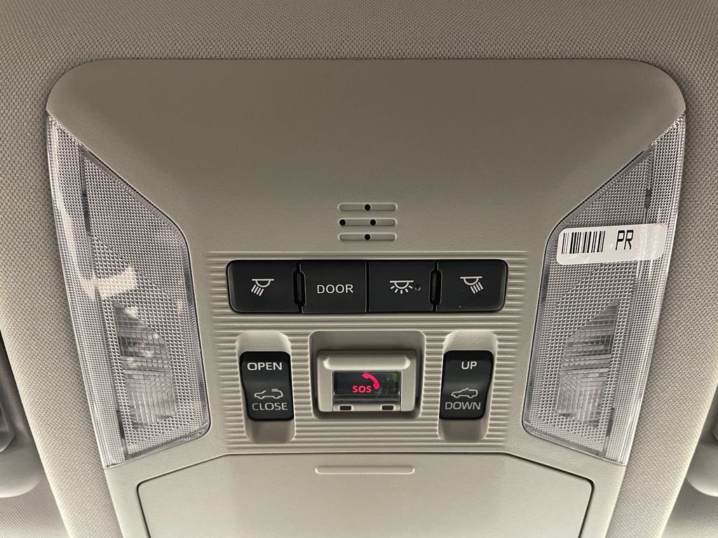 2021 Toyota RAV4 XLE Premium 32