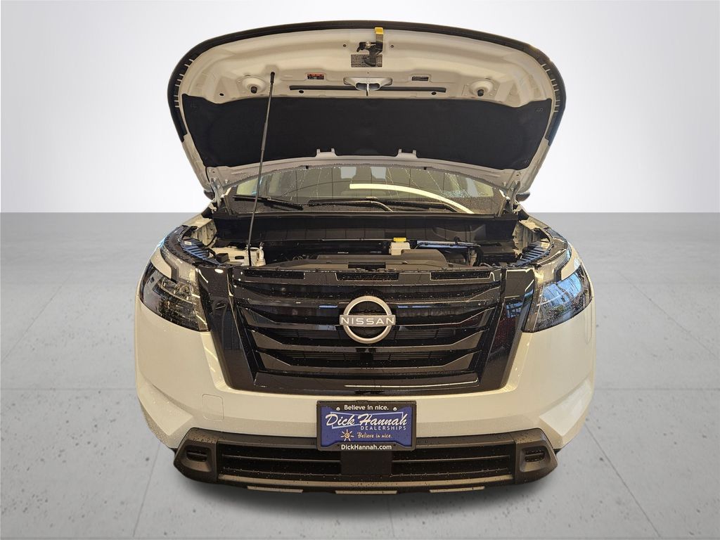 2025 Nissan Pathfinder SV