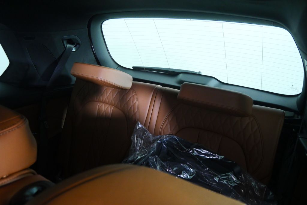 Thumbnail: 2027 BMW X7 - 18