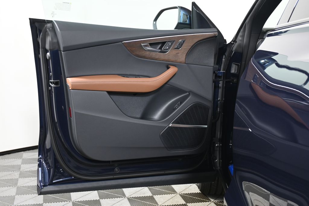 Thumbnail: 2025 Audi Q8 - 23