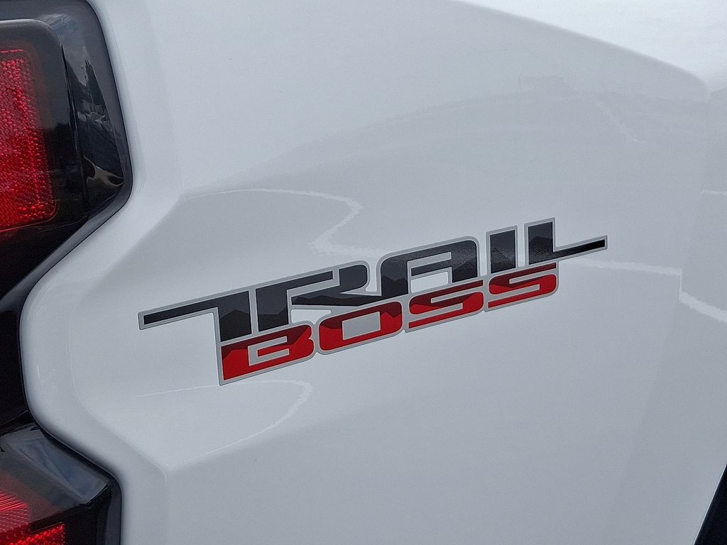 Thumbnail: 2026 Chevrolet Colorado - 12