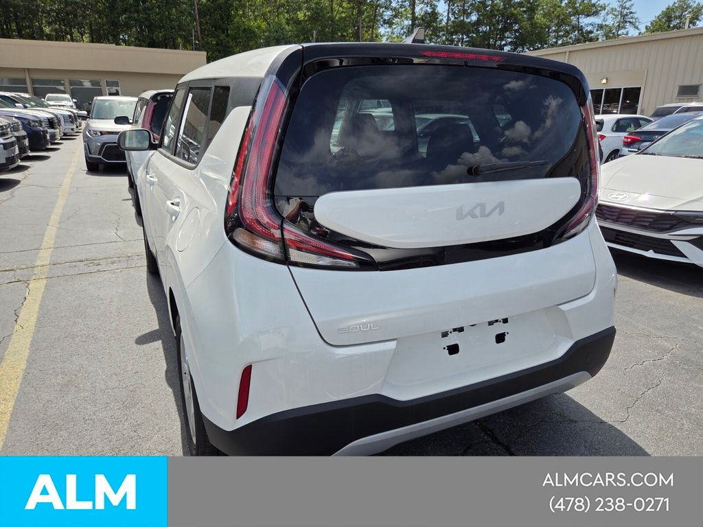 Used 2025 White Kia LX image 11