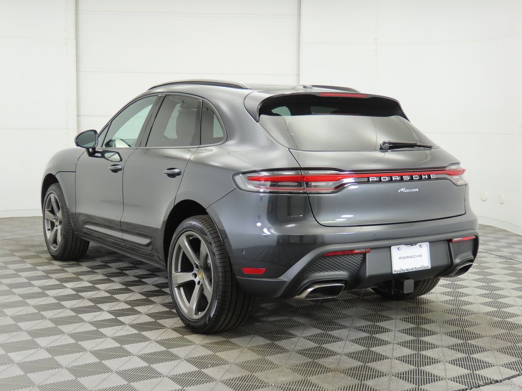 Thumbnail: 2025 Porsche Macan - 3