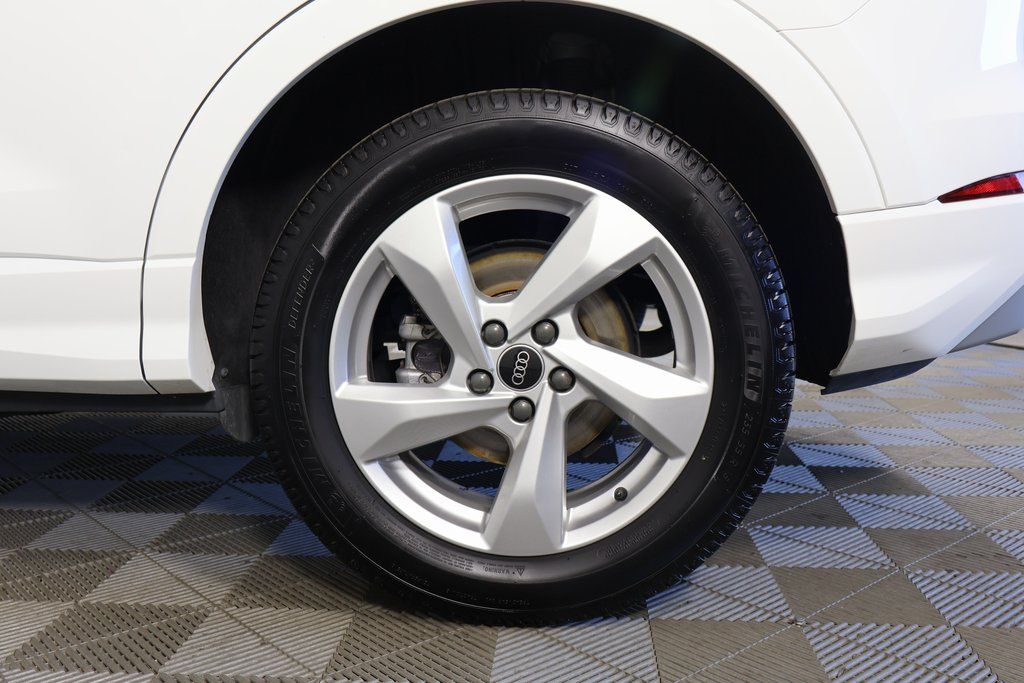 Thumbnail: 2021 Audi Q3 - 16