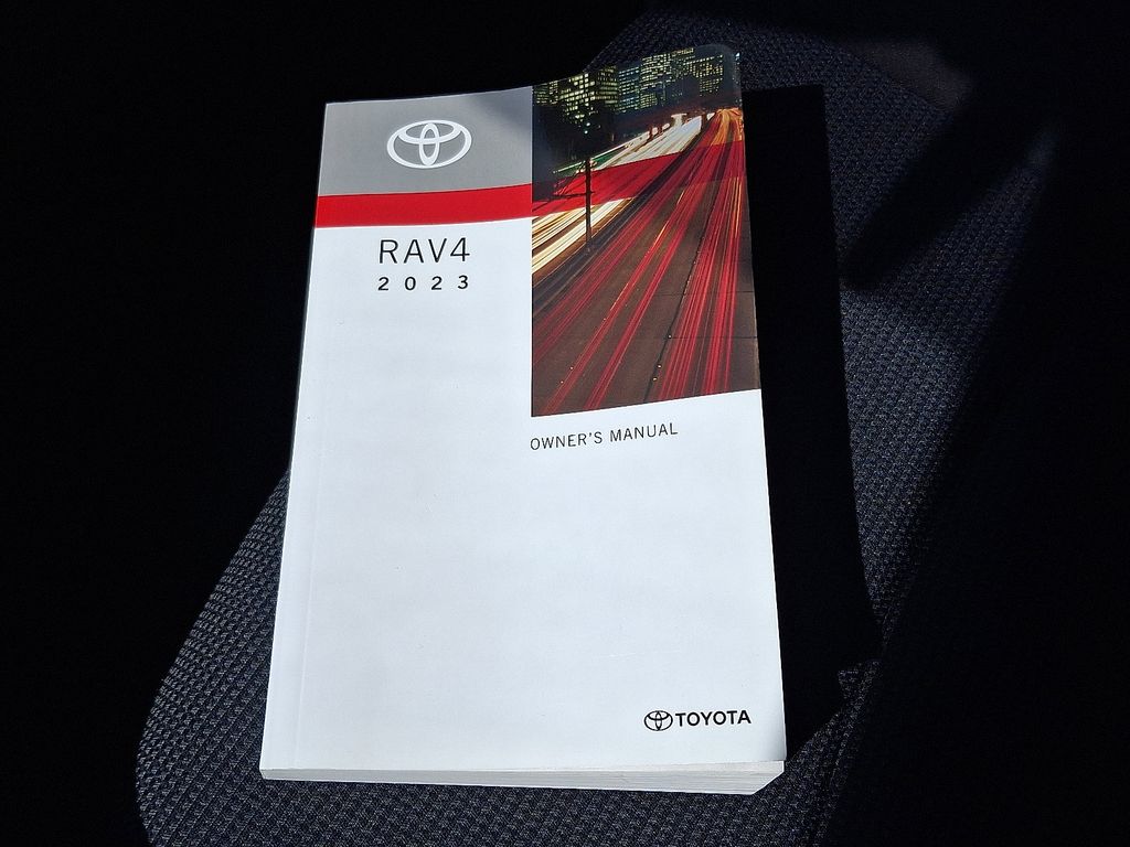 2023 Toyota RAV4 LE 26