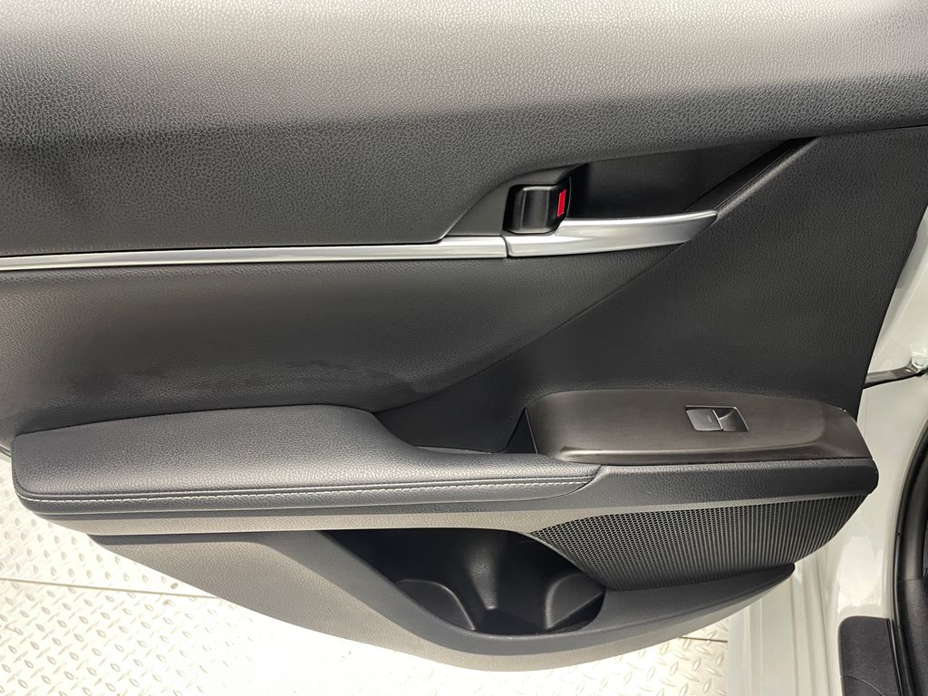 Thumbnail: 2023 Toyota Camry - 32