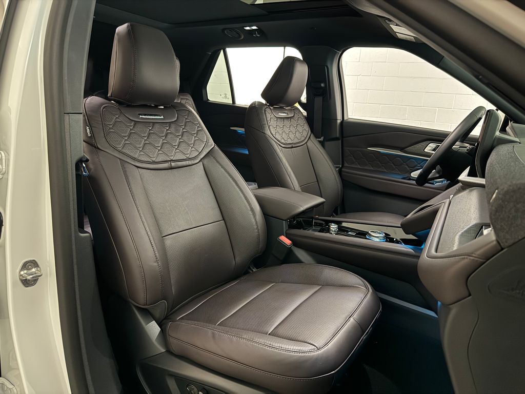 New 2026 White Ford Platinum image 30