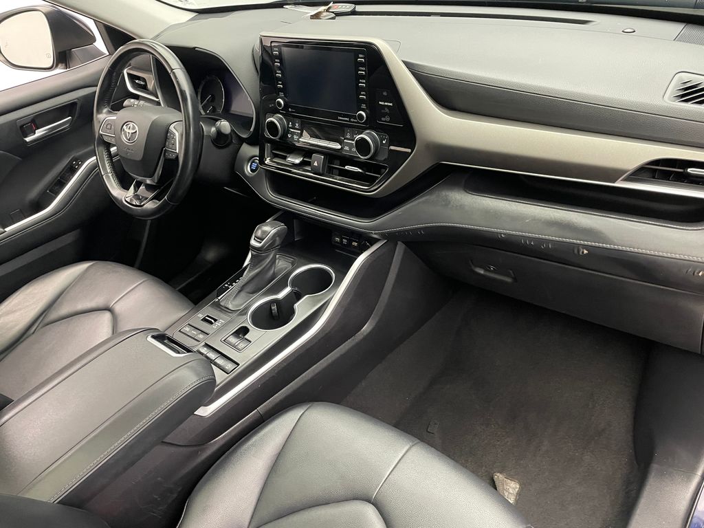 2021 Toyota Highlander XLE 16