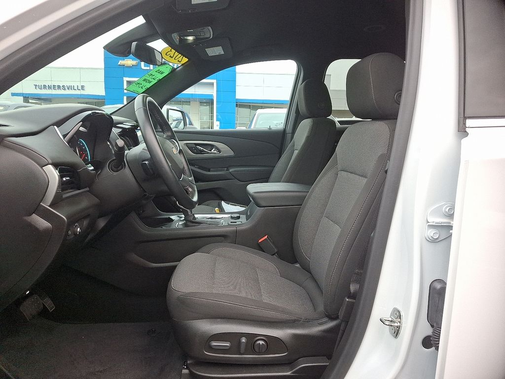 Thumbnail: 2023 Chevrolet Traverse - 15