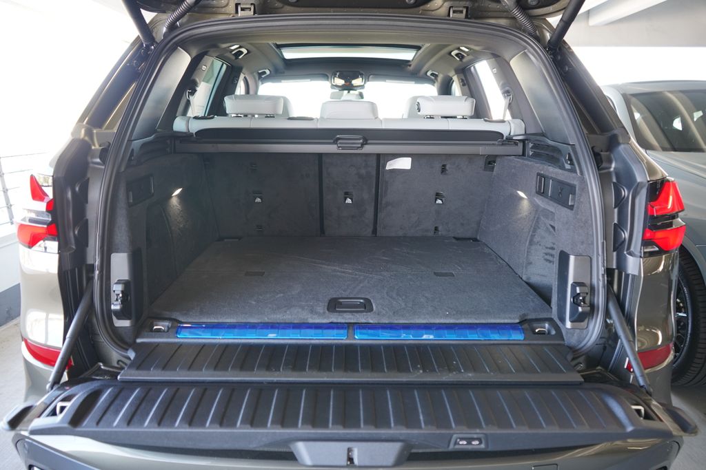 Thumbnail: 2026 BMW X5 - 22