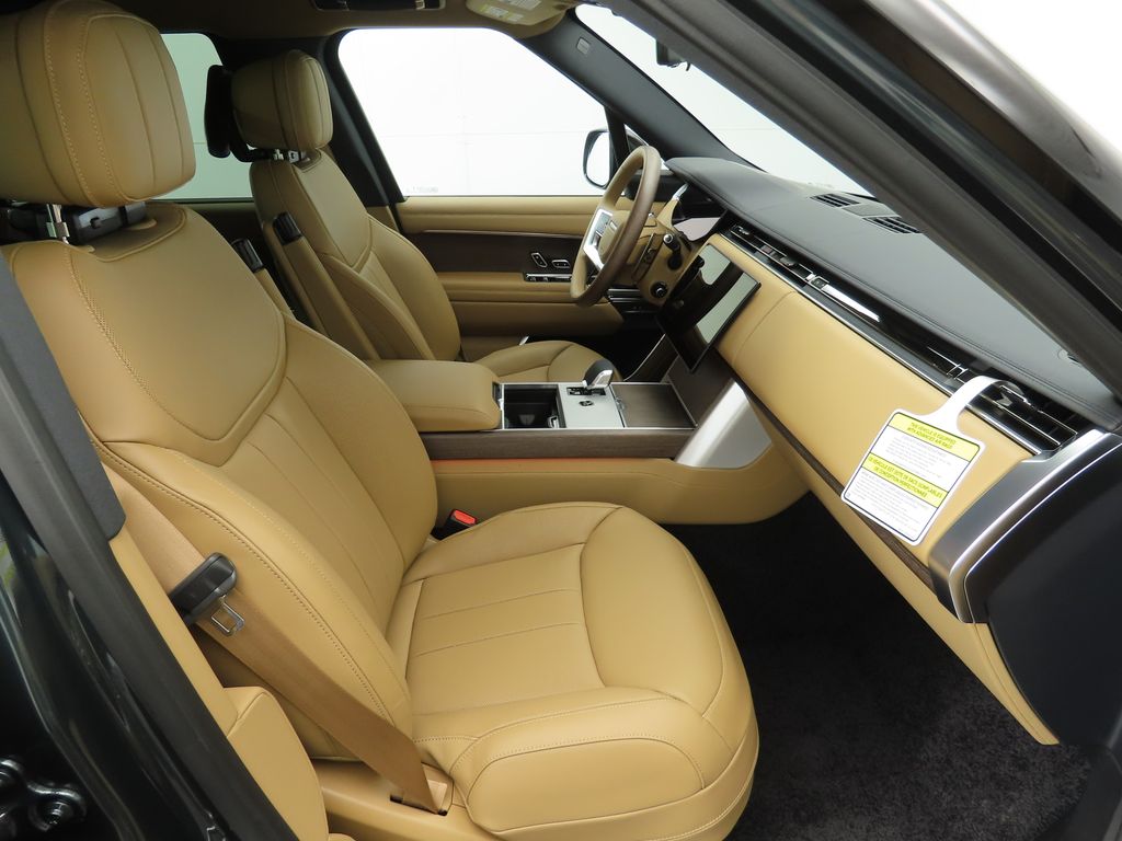 2025 Land Rover Range Rover SE 20