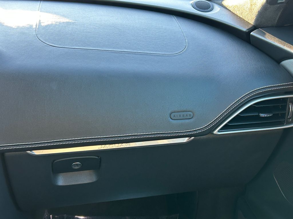 Thumbnail: 2019 Jaguar F-Pace - 25