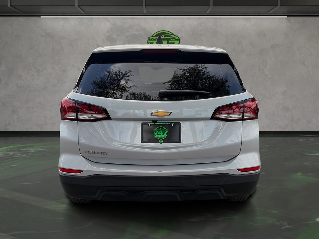View vehicle photo 4