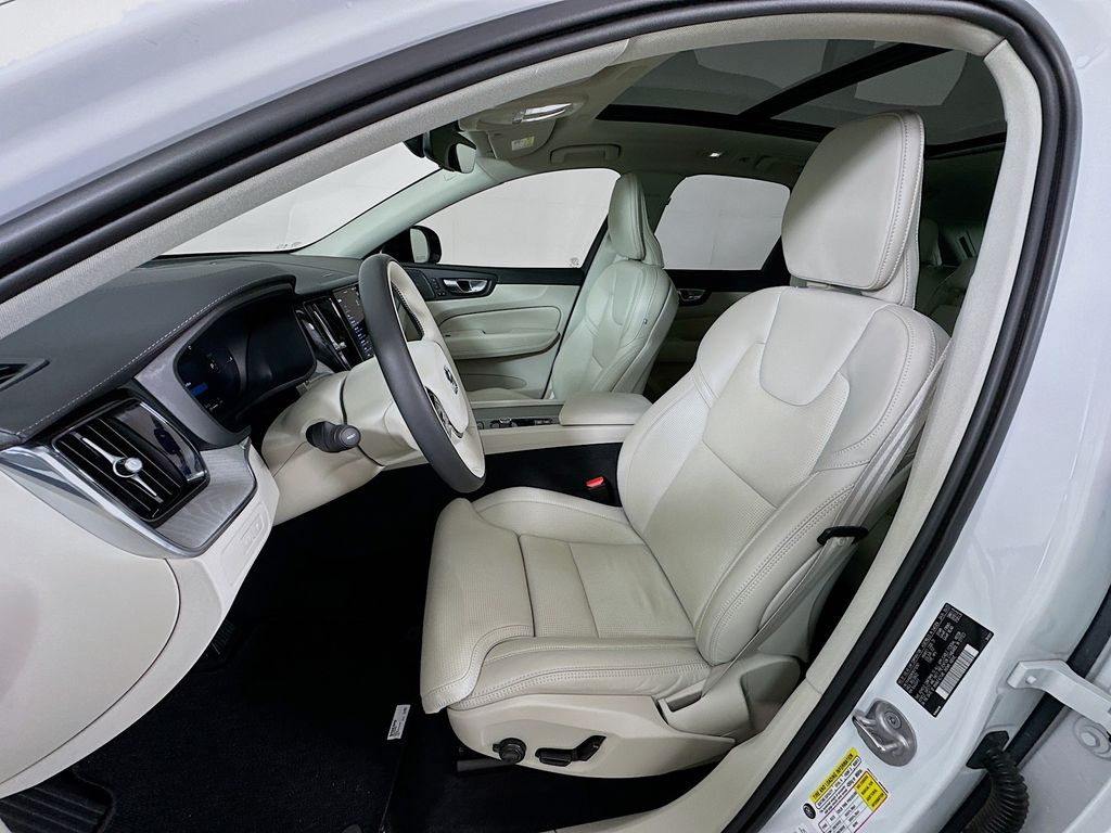 Thumbnail: 2024 Volvo XC60 - 21