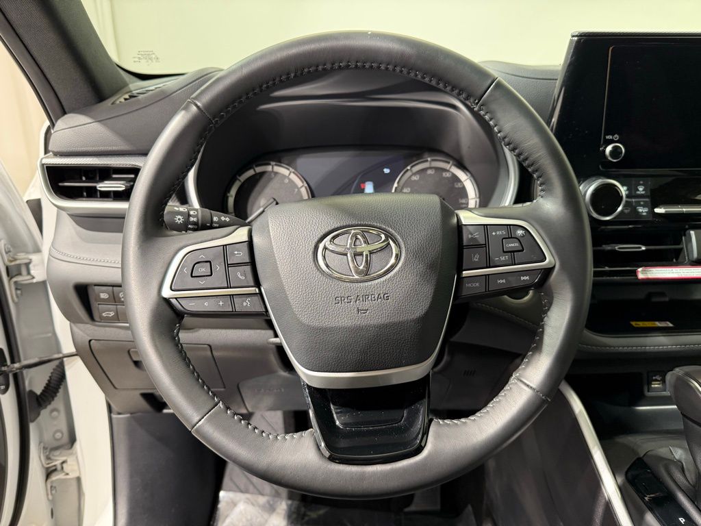 Thumbnail: 2024 Toyota Highlander - 25
