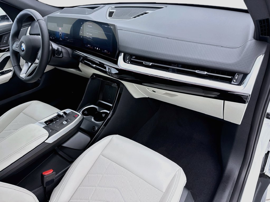 Thumbnail: 2027 BMW X2 - 16