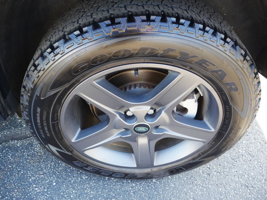 Thumbnail: 2023 Land Rover Defender - 12