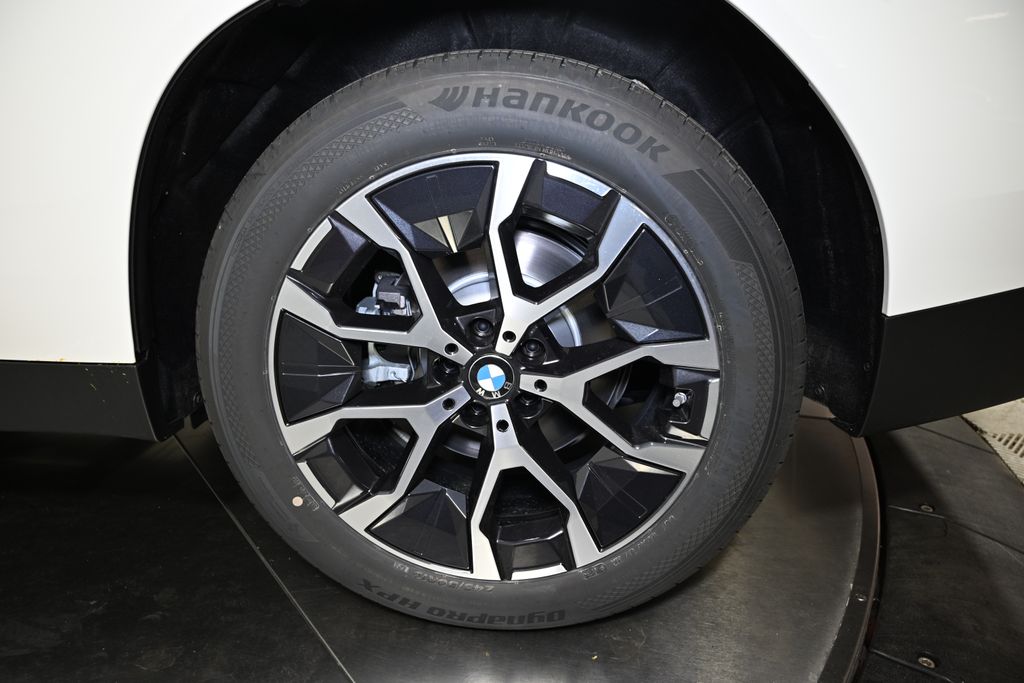 Thumbnail: 2026 BMW X3 - 12