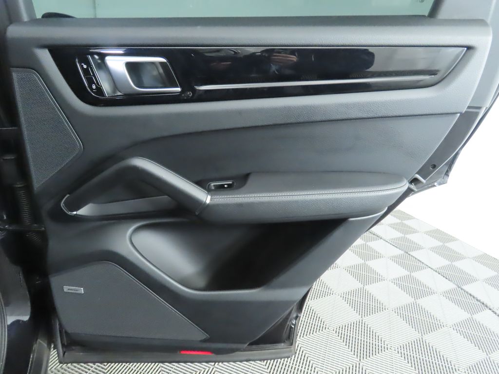 Thumbnail: 2019 Porsche Cayenne - 28