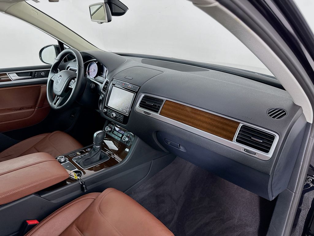 Thumbnail: 2015 Volkswagen Touareg - 30