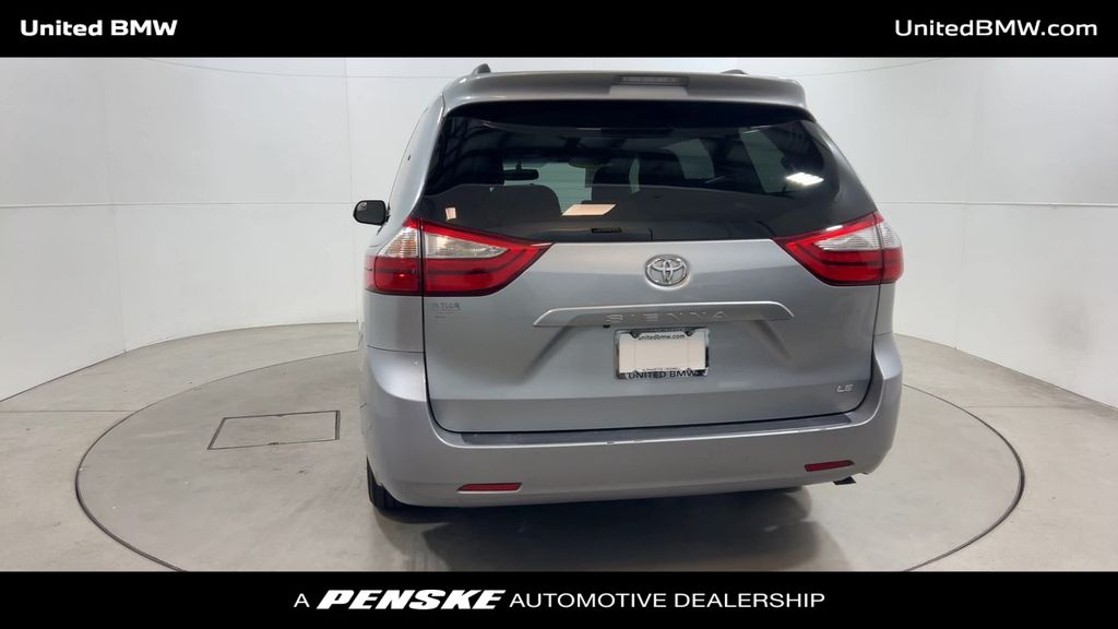 2017 Toyota Sienna LE 7