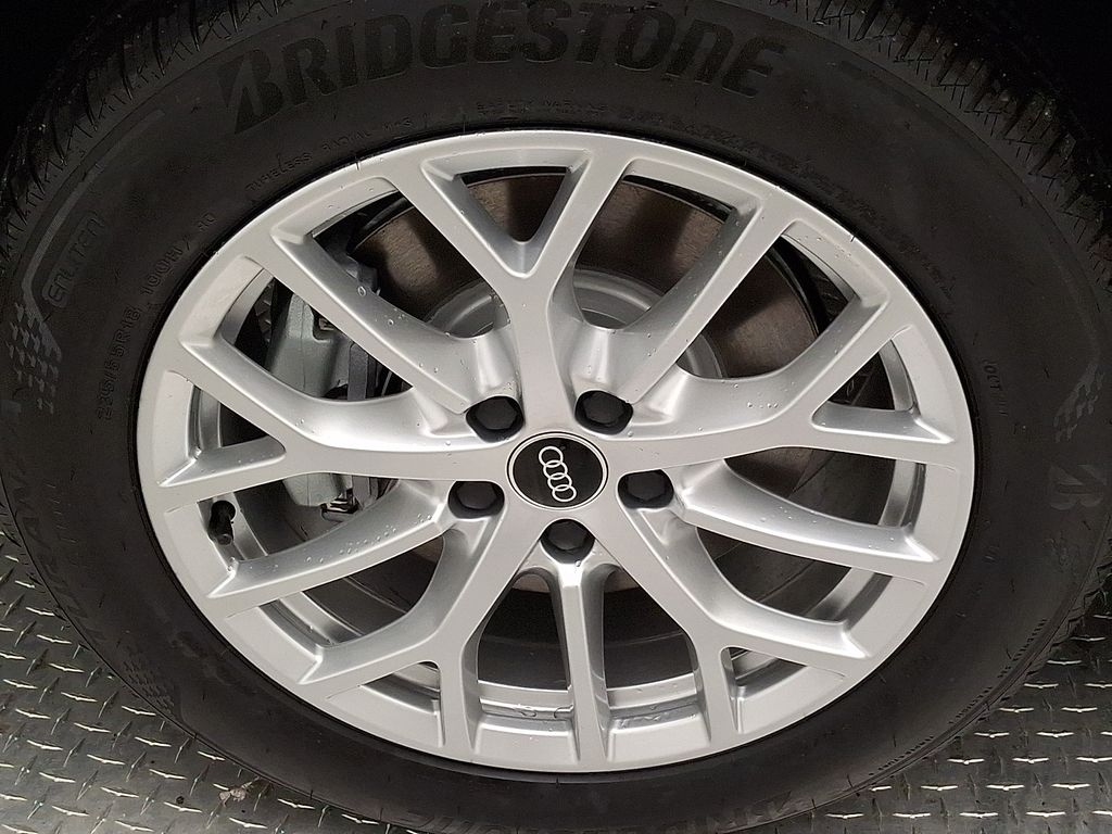 Thumbnail: 2026 Audi Q3 - 5