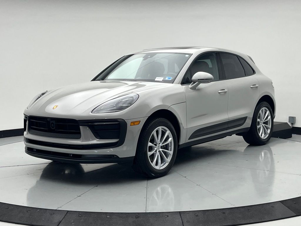 Thumbnail: 2025 Porsche Macan - 1