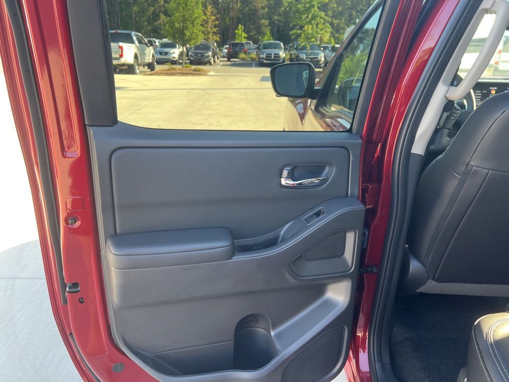 2025 Cardinal Red Metallic Tricoat Nissan Frontier SL RWD Truck