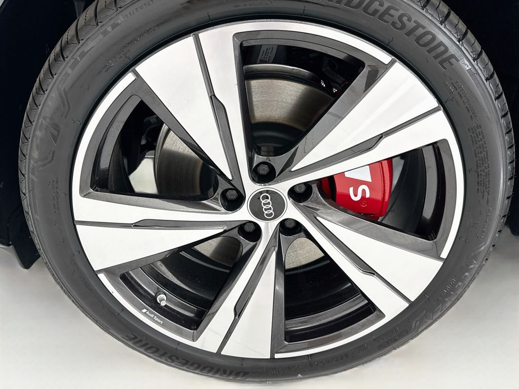Thumbnail: 2026 Audi SQ5 - 29