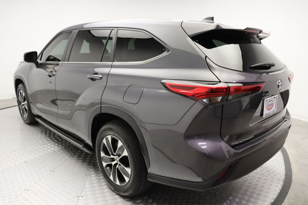 Thumbnail: 2023 Toyota Highlander - 11