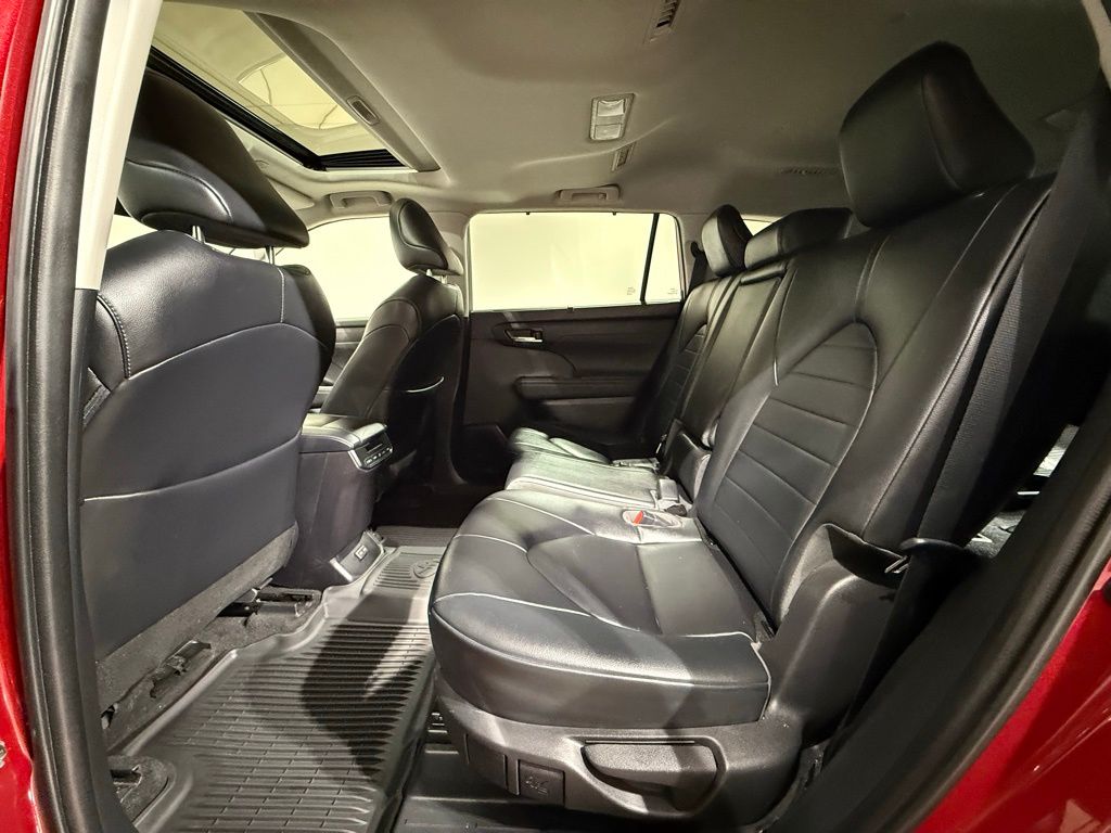 Thumbnail: 2023 Toyota Highlander - 20