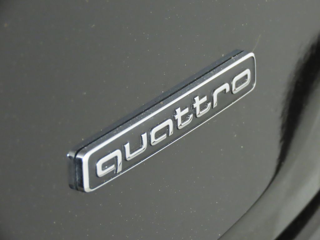 Thumbnail: 2023 Audi Q5 - 10