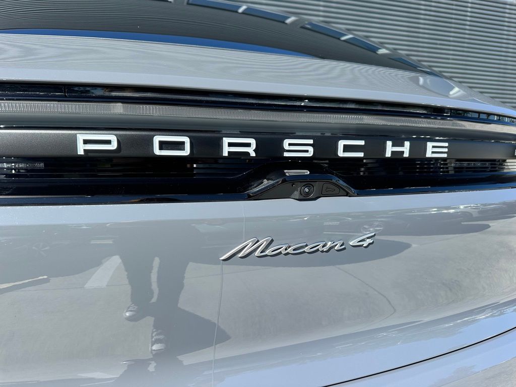 Thumbnail: 2025 Porsche Macan - 14
