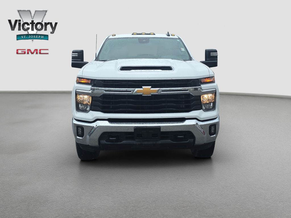 Used 2024 White Chevrolet LT image 2