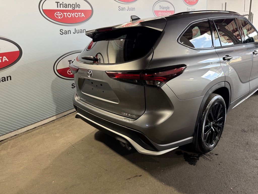 Thumbnail: 2026 Toyota Highlander - 21