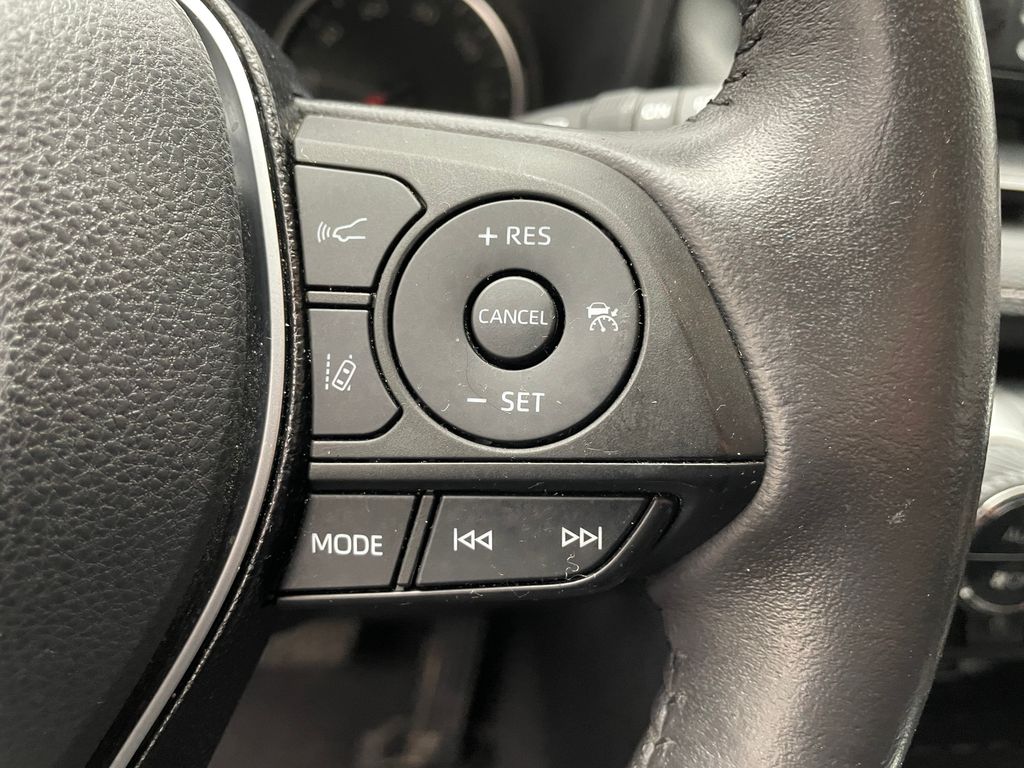 Thumbnail: 2021 Toyota RAV4 - 23