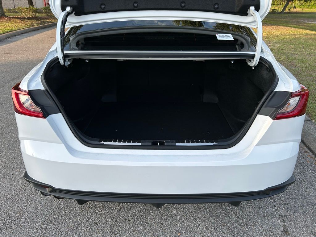 2025 Toyota Camry SE 10