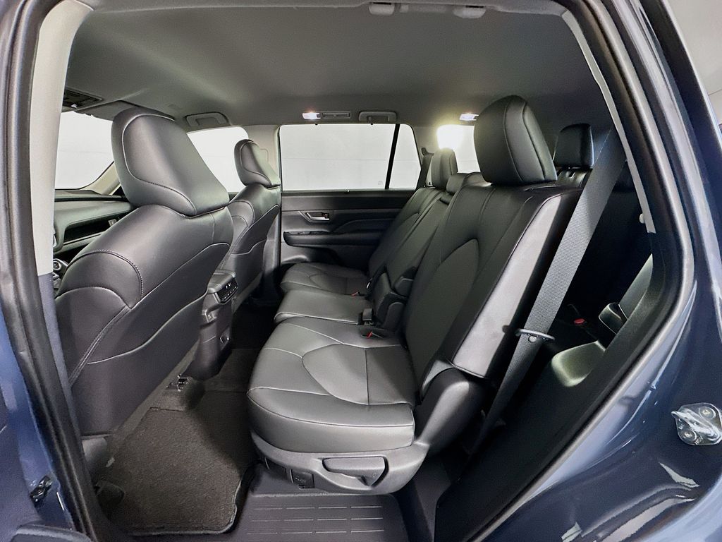 Thumbnail: 2025 Toyota Grand Highlander - 23