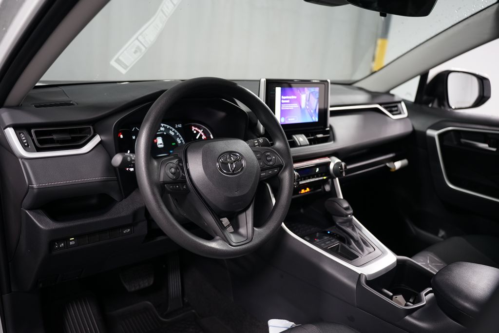 2025 Toyota RAV4 XLE 11