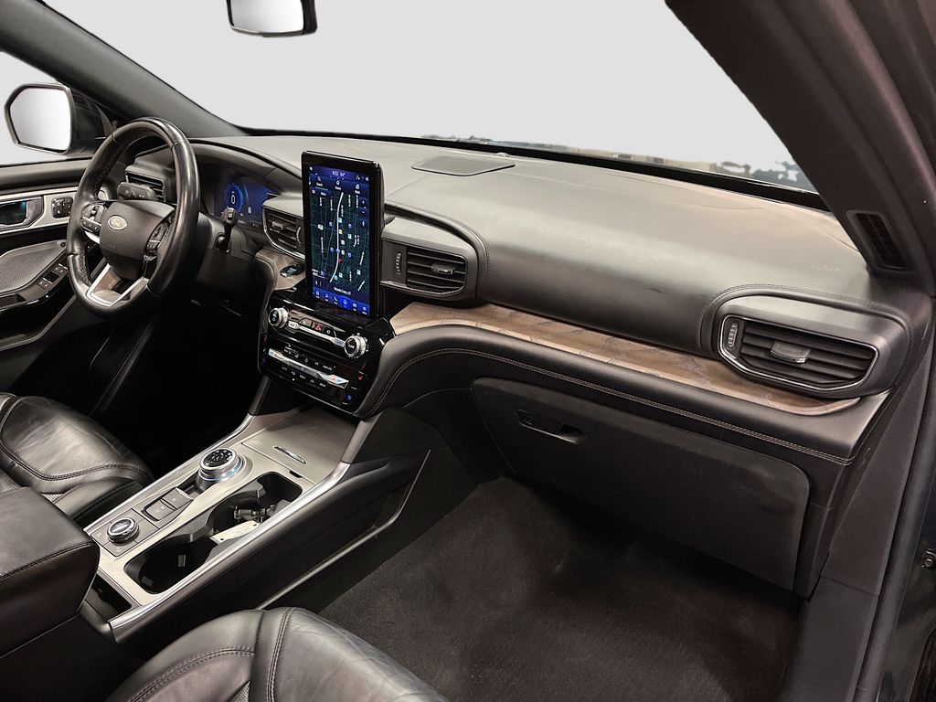 Used 2022 Blue Metallic Ford Platinum image 31