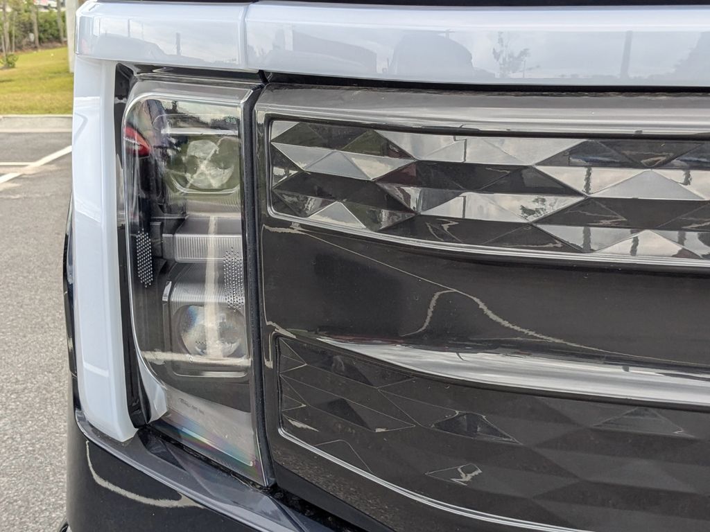 2025 Ford F-150 Lightning Platinum