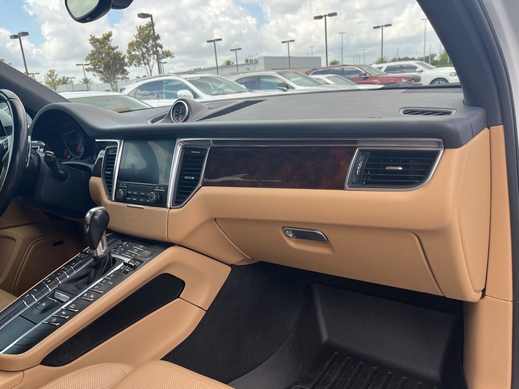 Thumbnail: 2017 Porsche Macan - 10