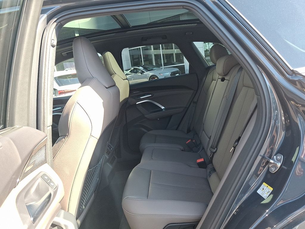 Thumbnail: 2025 Audi Q5 - 8