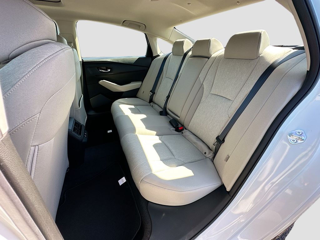 2025 Honda Accord SE 16