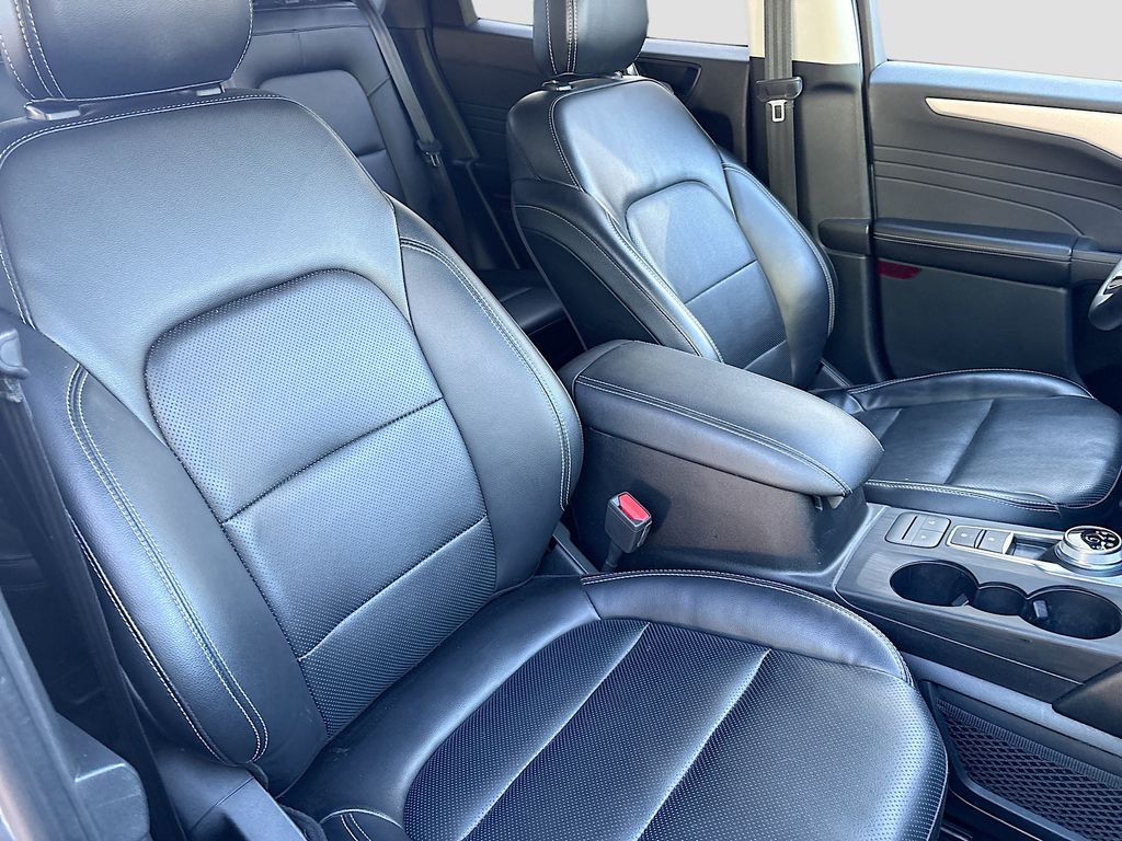 Used 2022 Silver Ford SEL image 26